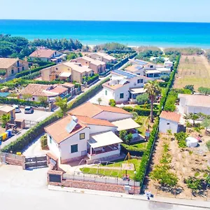 Holiday home Vacanze Mare Nostrum - In Front Of The With Pool, Campofelice Di Roccella